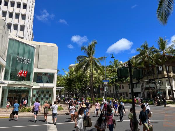 ハワイは３連休で賑わっています